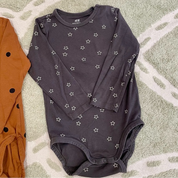Bundle of Two H&M Organic Star and Polka Dot Print Long Sleeve Bodysuits - 2T - Picture 2 of 3